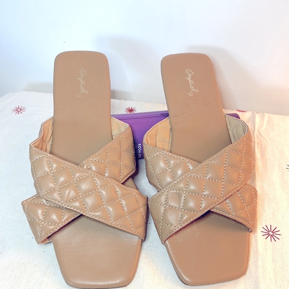 Quilted Cross Over Flat Sandals Slides